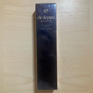 Cle de Peau Beaute - PORE-REFINING MATTIFYING VEIL SPF 25 (Japan Version) 40g